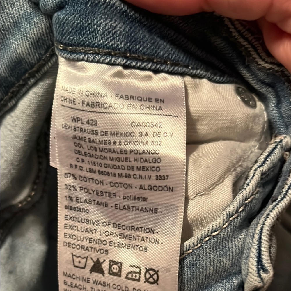 Levi's women’s Faded Blue Straight Jeans - Picture 5 of 6